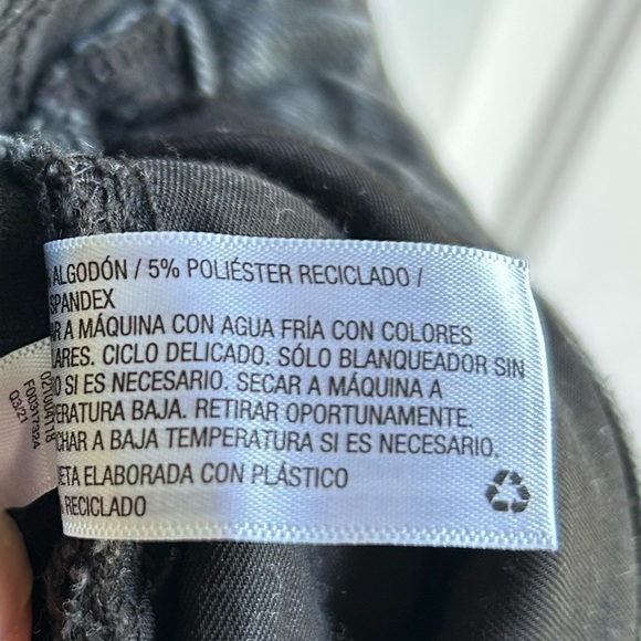 Ava & Viv Plus Size 26 Black Denim Shorts Frayed Hem High Rise long inseam NWOT - Picture 4 of 6